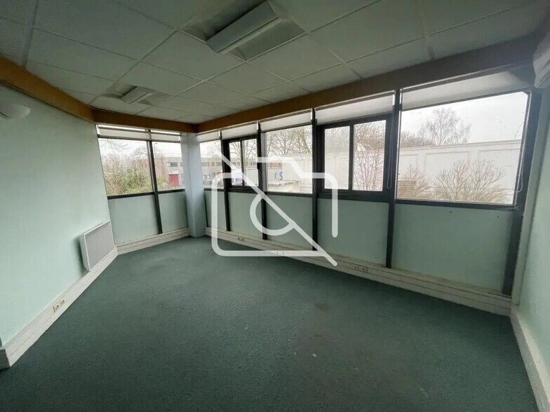 Bureau dans Bondoufle à louer - Photo du bâtiment - Image 2 de 4