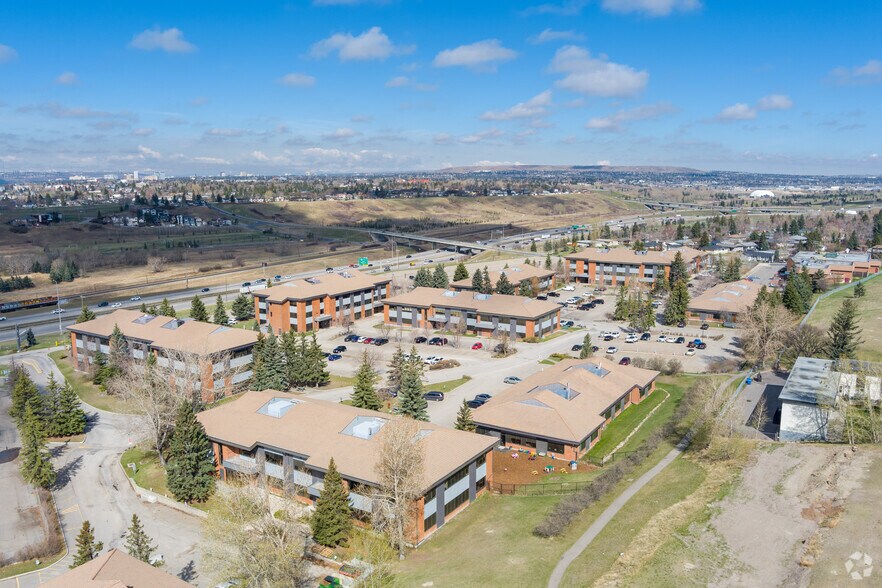 809 Manning Rd NE, Calgary, AB à louer - Aérien - Image 2 de 2