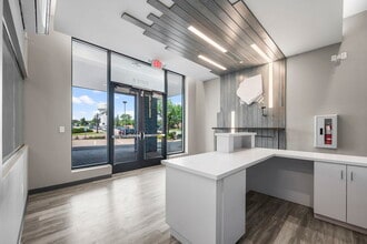1700 Plymouth Rd, Minnetonka, MN à louer Photo du bâtiment- Image 1 de 31