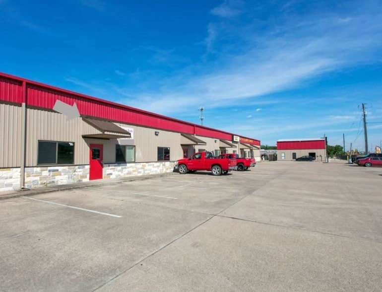 11990 Old Wellborn Rd, College Station, TX for lease - Primary Photo - Image 1 of 14