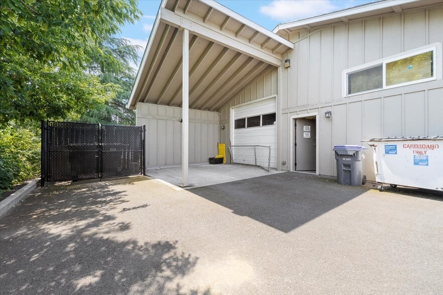 481 Applegate Way, Ashland, OR for sale - Building Photo - Image 2 of 32