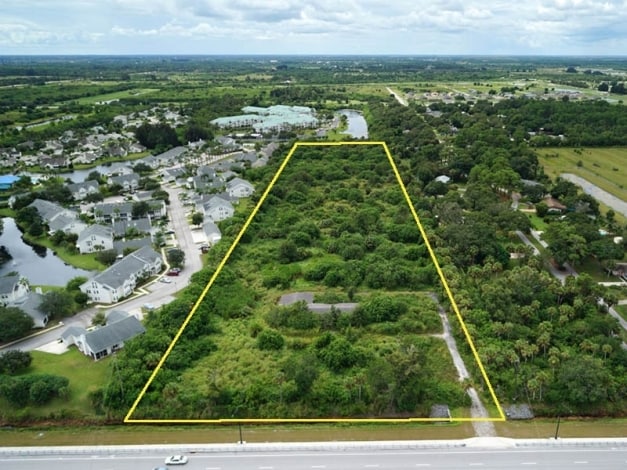 7055 20th St, Vero Beach, FL for sale - Primary Photo - Image 2 of 3