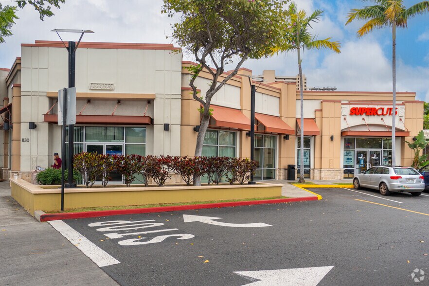 Kapahulu Ave, Honolulu, HI à louer - Photo du bâtiment - Image 2 de 8