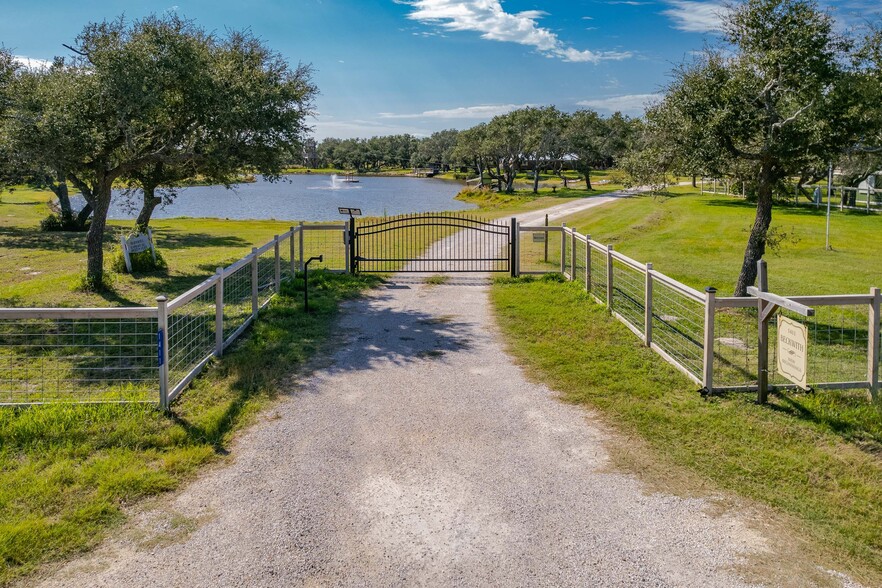 1411 W 12th St, Rockport, TX à vendre - Photo principale - Image 1 de 1