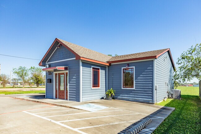 Plus de détails pour 1228 E Mulberry St, Angleton, TX - Commerce de détail à vendre