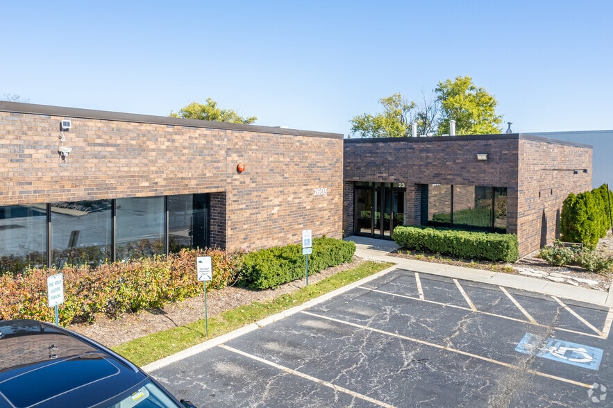 2605 W 22nd St, Oak Brook, IL à louer - Photo du bâtiment - Image 3 de 8