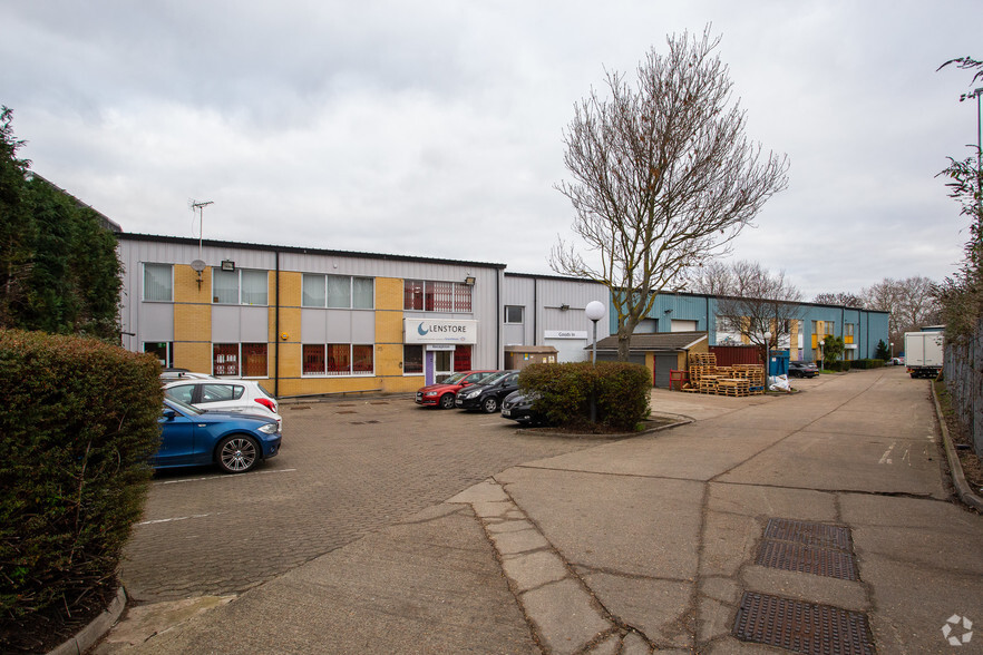 Gresham Way, London à vendre - Photo du bâtiment - Image 2 de 3