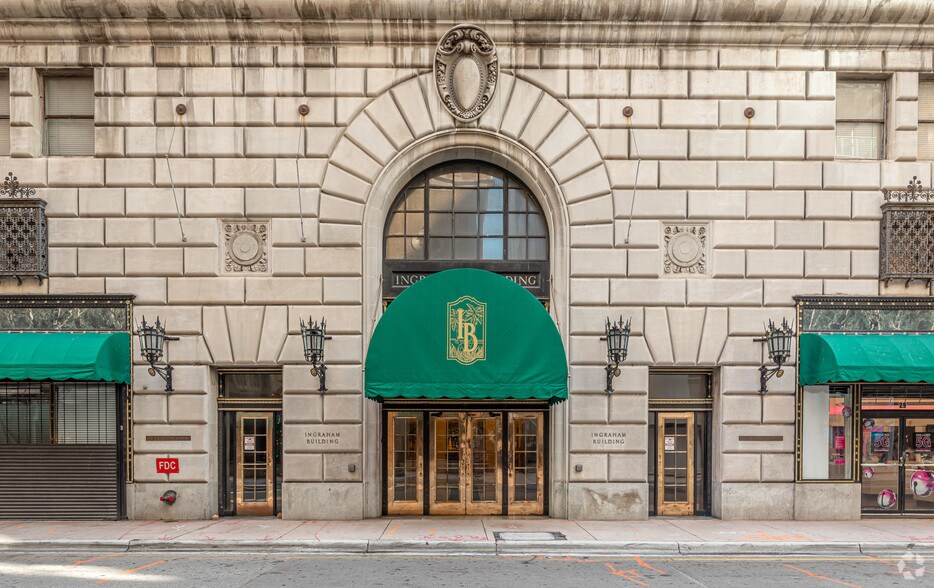 25 SE 2nd Ave, Miami, FL à louer - Photo du bâtiment - Image 1 de 9