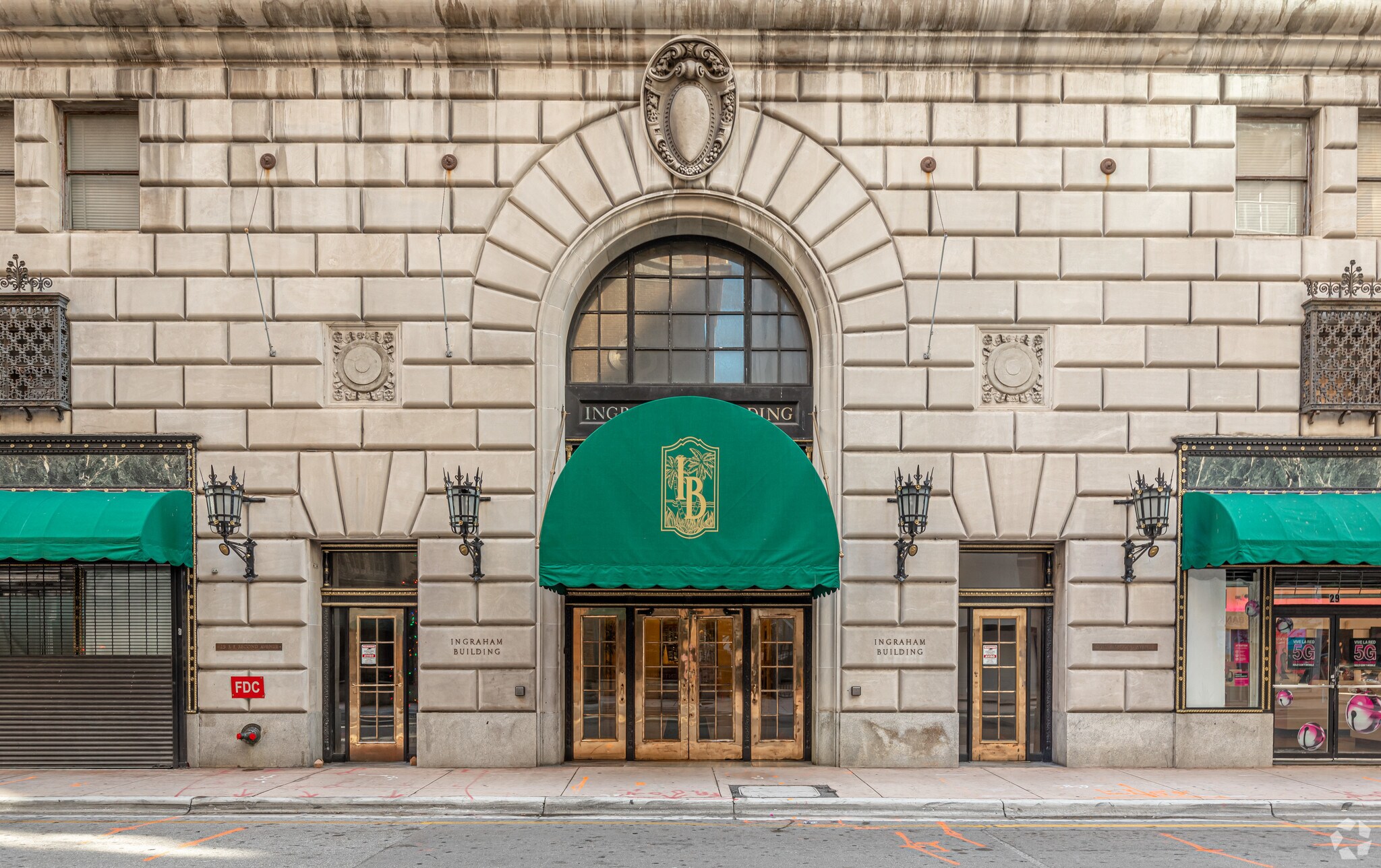 25 SE 2nd Ave, Miami, FL à louer Photo du bâtiment- Image 1 de 10