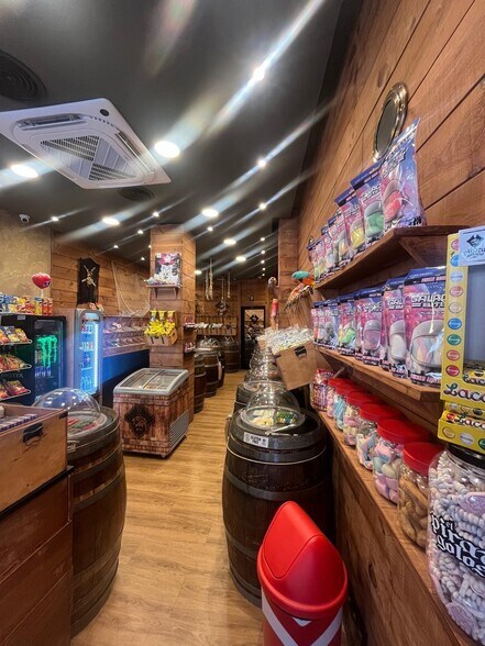 Commerce de détail dans Cáceres à louer - Photo du bâtiment - Image 2 de 10