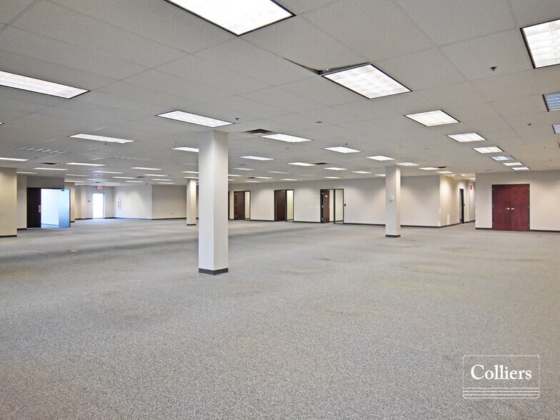 8248-8264 Lackland Rd, Saint John, MO à louer - Photo du bâtiment - Image 3 de 9
