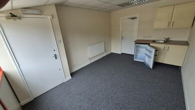 Kendal Ave, London for lease Interior Photo- Image 2 of 2