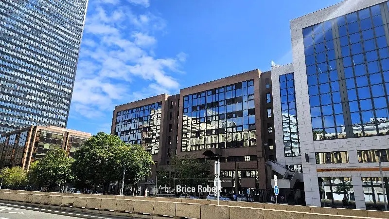 Office in Lyon for lease - Building Photo - Image 3 of 5