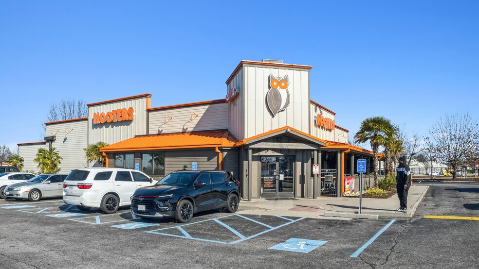 5900 E Virginia Beach Blvd, Norfolk, VA à louer - Photo du bâtiment - Image 2 de 59