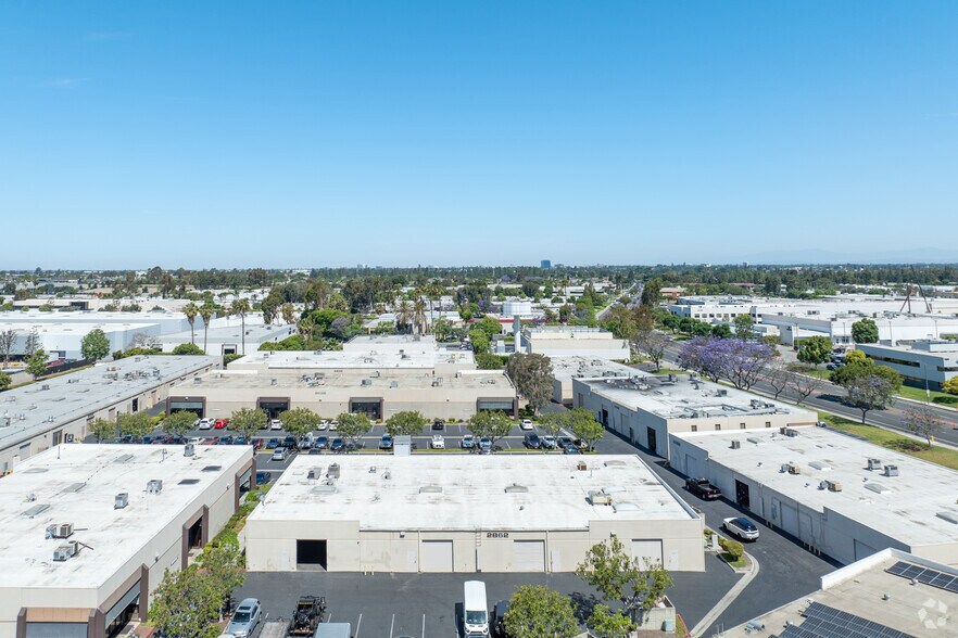 2862 Walnut Ave, Tustin, CA à louer - Aérien - Image 3 de 18