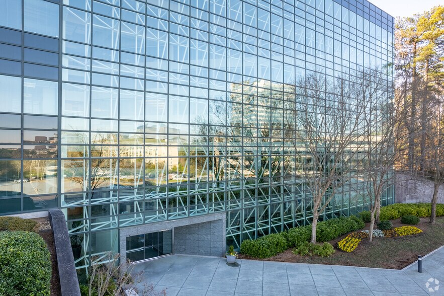 4170 Ashford Dunwoody Rd NE, Atlanta, GA à louer - Photo du bâtiment - Image 3 de 10