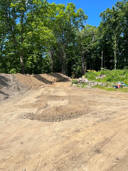 131 Barclay Dr, Stamford, CT à vendre - Photo du bâtiment - Image 2 de 26