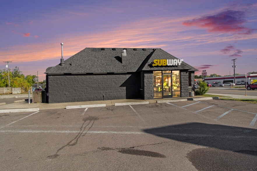 4703 N Crooks Rd, Royal Oak, MI à vendre - Photo du bâtiment - Image 3 de 19