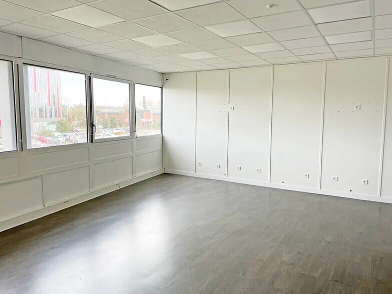 Office in Labège for lease - Interior Photo - Image 3 of 12