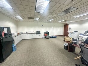 5800 Airport Rd, Redding, CA for lease Interior Photo- Image 2 of 3