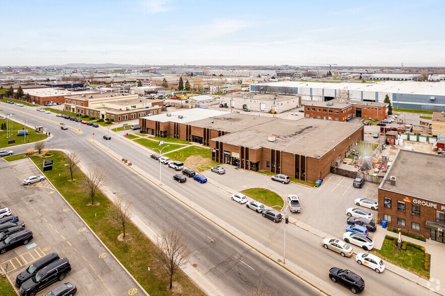78-80 Boul Brunswick, Dollard-des-Ormeaux, QC à louer - Aérien - Image 2 de 7