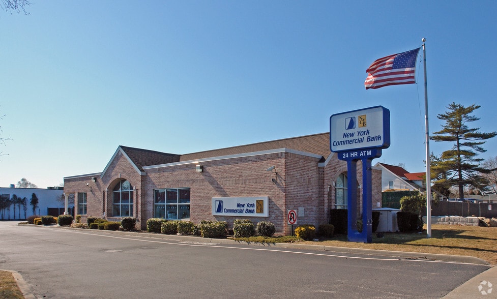 720 Grand Blvd, Deer Park, NY for sale - Primary Photo - Image 1 of 2