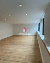 Office in Viroflay for lease Interior Photo- Image 2 of 3