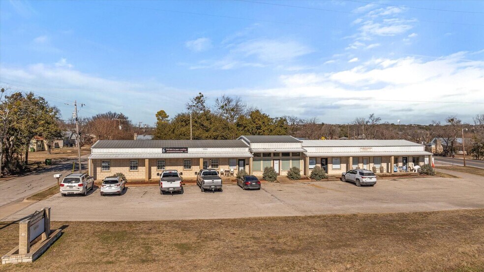 1201 NE Barnard St, Glen Rose, TX à vendre - Photo du bâtiment - Image 3 de 24