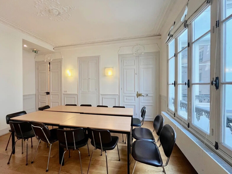 Coworking Space in Paris for lease - Interior Photo - Image 3 of 5