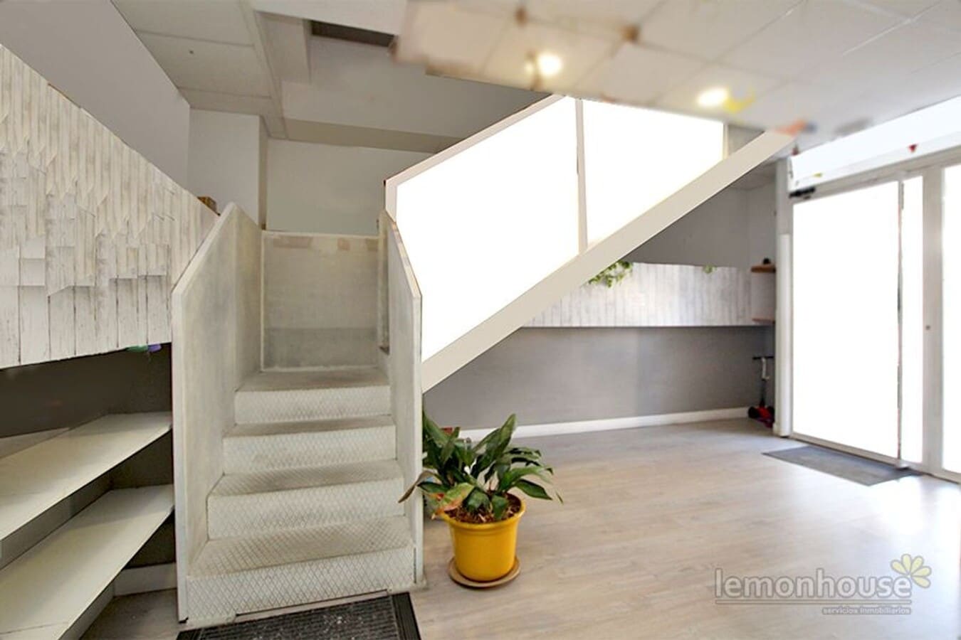 Madrid, MAD 28049 - Unit 04 - - Interior Photo - Image 1 of 11