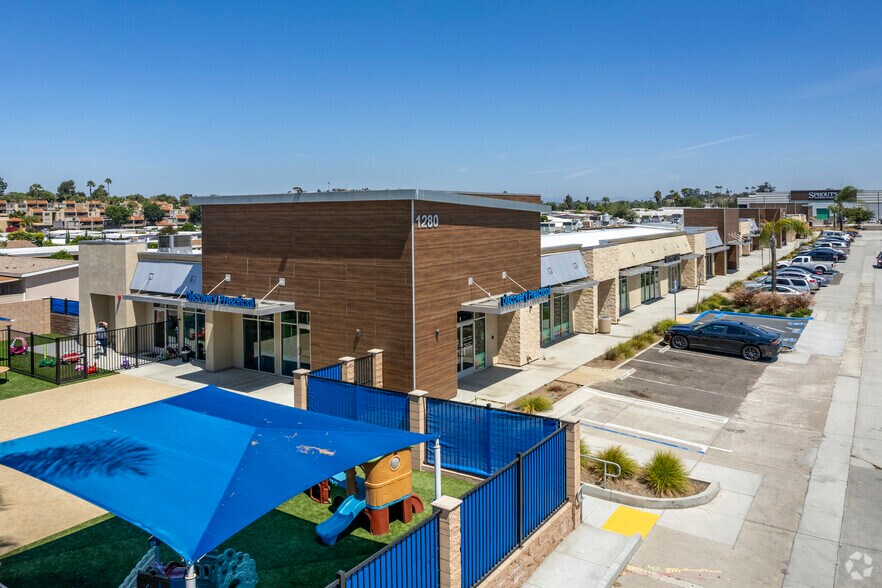1280-1350 E Vista Way, Vista, CA à louer - Photo du bâtiment - Image 2 de 6