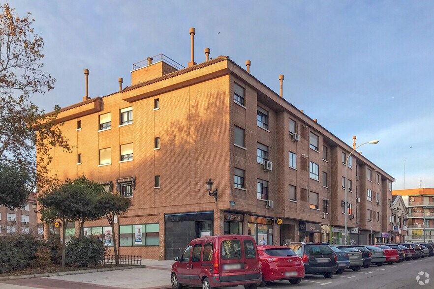 Avenida Francisco Javier Sauquillo, 29, Fuenlabrada, Madrid à vendre - Photo du bâtiment - Image 2 de 2