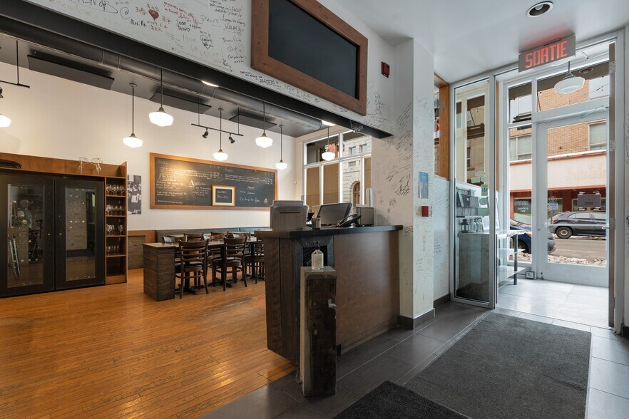 80-90 Rue Wellington N, Sherbrooke, QC à louer - Photo du bâtiment - Image 3 de 23