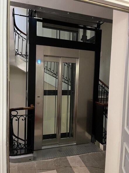 Office in Bordeaux for sale - Interior Photo - Image 3 of 8