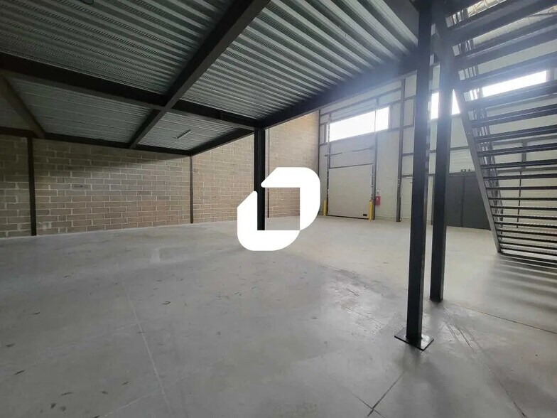 Flex in Marcoussis for sale - Interior Photo - Image 3 of 11