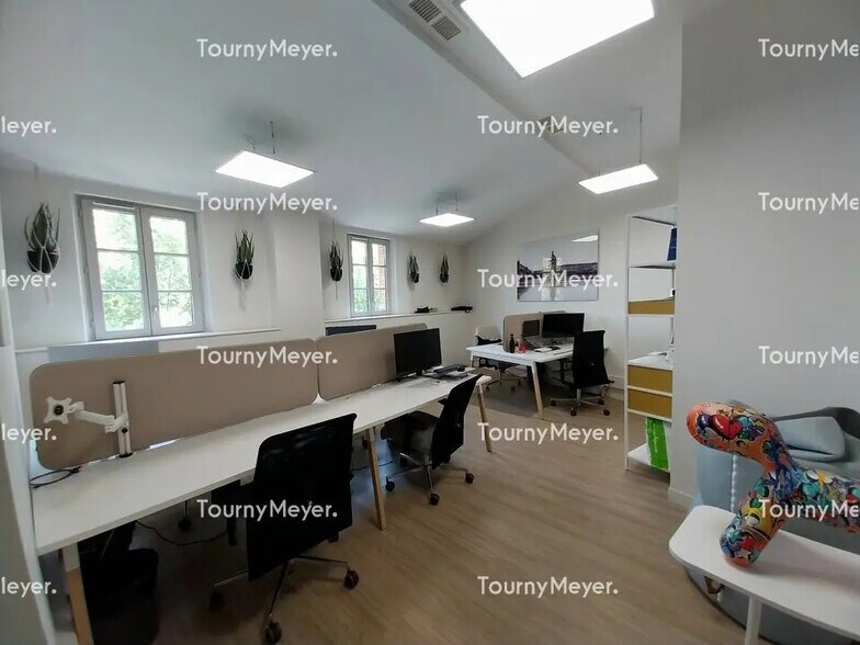 Office in Toulouse for lease - Interior Photo - Image 2 of 10