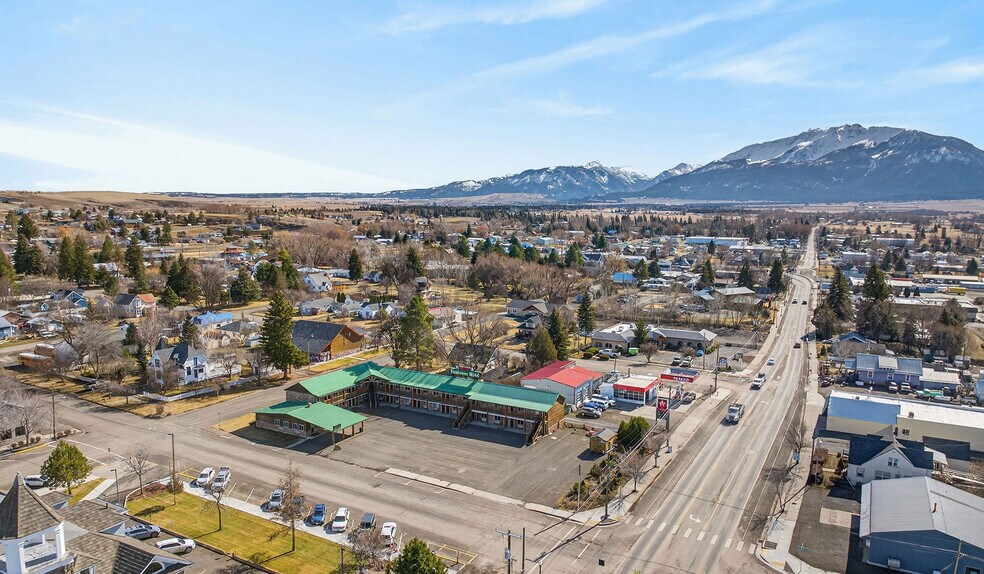 102 E Greenwood St, Enterprise, OR à vendre - Photo du bâtiment - Image 3 de 84