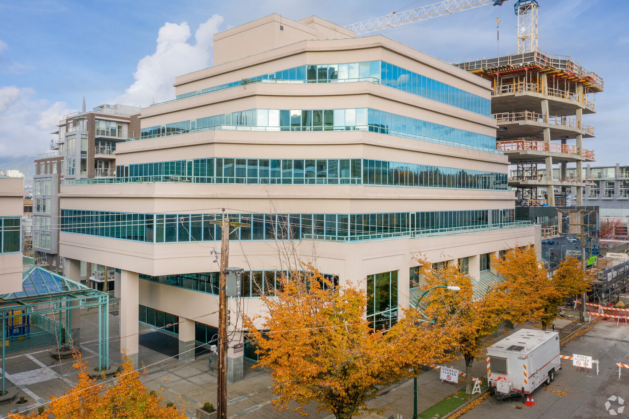 555 W 8th Ave, Vancouver, BC à louer Photo du bâtiment- Image 1 de 5