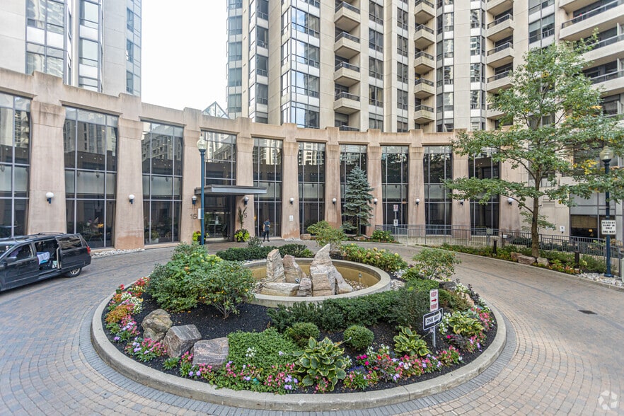 5 Northtown Way, Toronto, ON for lease - Building Photo - Image 3 of 8