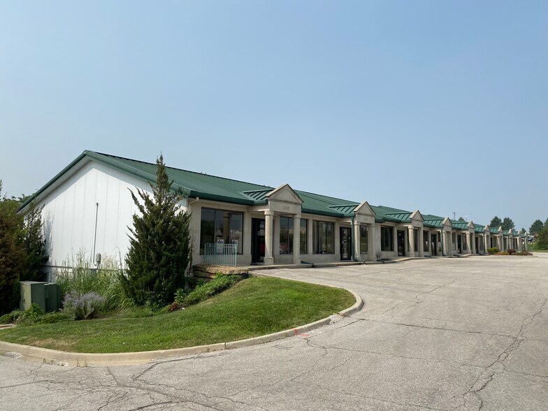 22105-22123 W 83rd St, Shawnee, KS à louer - Photo du bâtiment - Image 2 de 11
