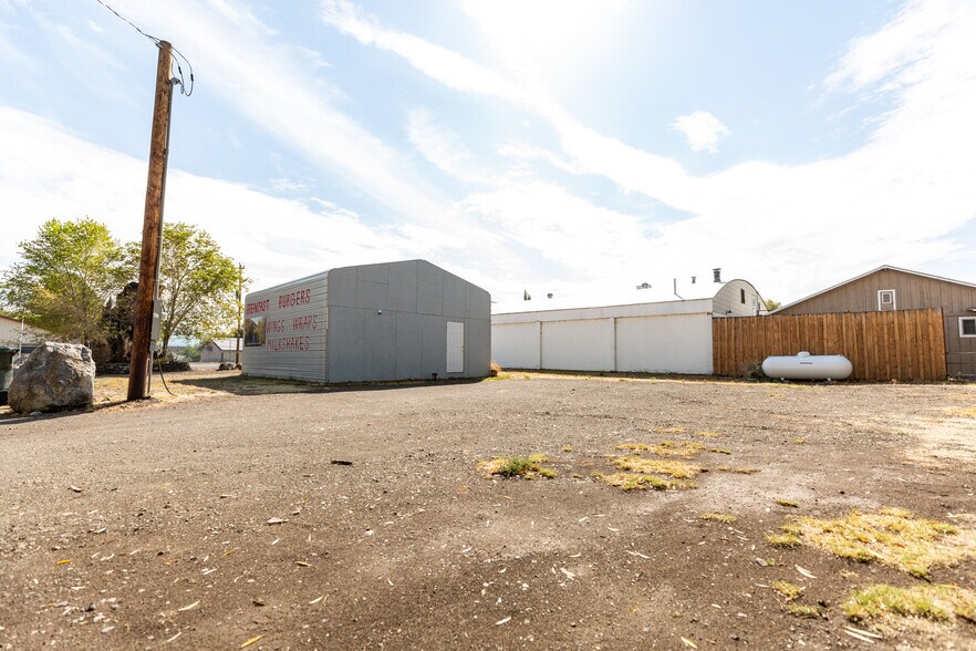 331 OR-31, Paisley, OR à vendre - Photo du bâtiment - Image 2 de 16