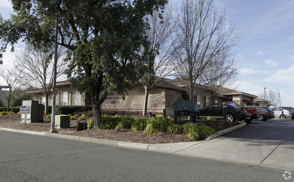 135 Camino Dorado, Napa, CA for lease - Building Photo - Image 1 of 13