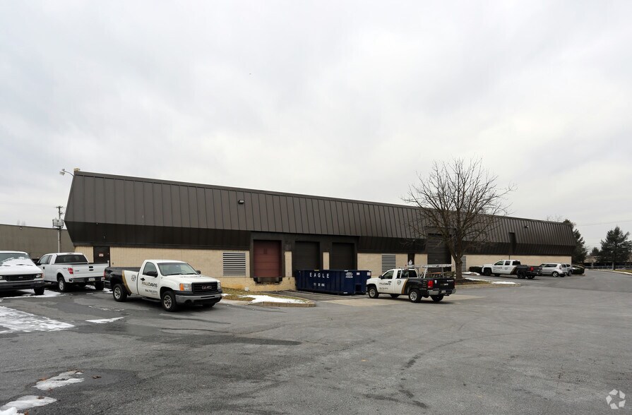 1816 Olde Homestead Ln, Lancaster, PA for lease - Building Photo - Image 2 of 29