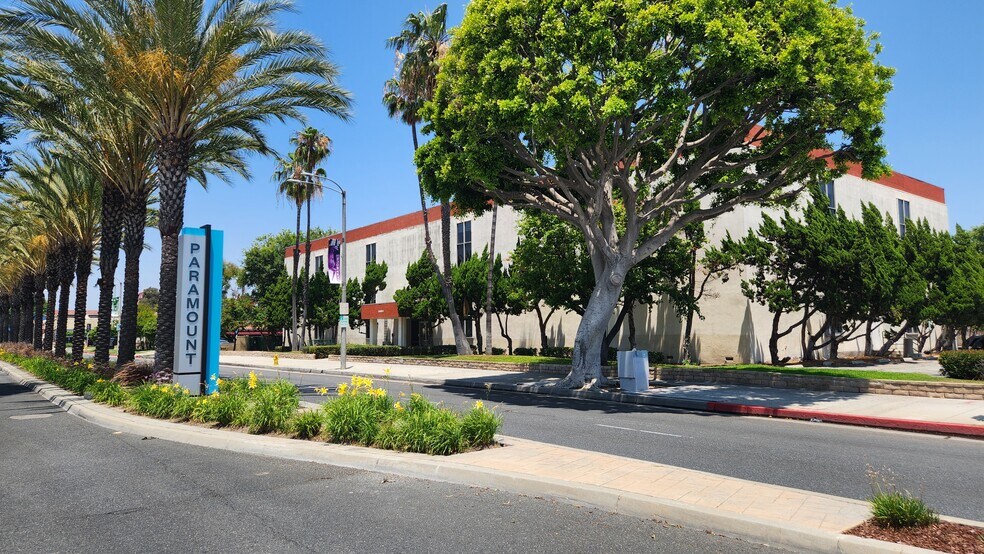 16660 Paramount Blvd, Paramount, CA à louer - Photo du bâtiment - Image 2 de 10