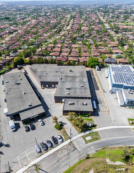 176 Milvan Dr, Toronto, ON à vendre - Photo du bâtiment - Image 3 de 11