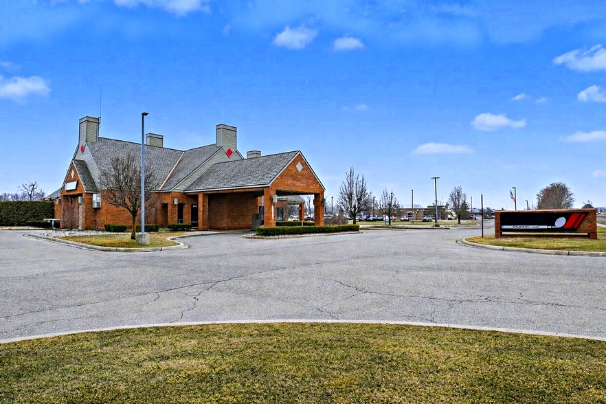 15555 Silver Pky, Fenton, MI for lease - Building Photo - Image 3 of 6