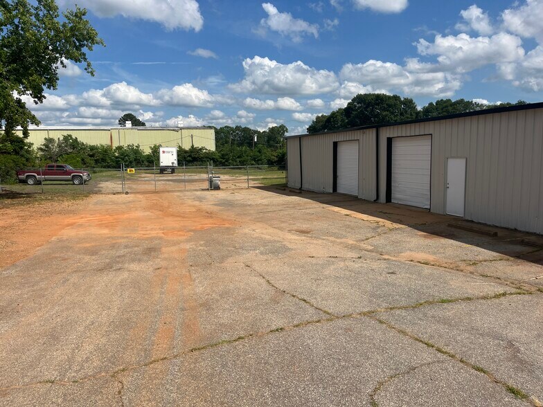 2171 Anderson Rd, Greenville, SC à louer - Photo du bâtiment - Image 2 de 11