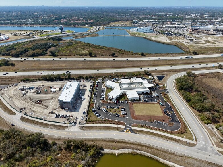 6655 Professional Pky, Lakewood Ranch, FL à vendre - Photo du bâtiment - Image 2 de 8
