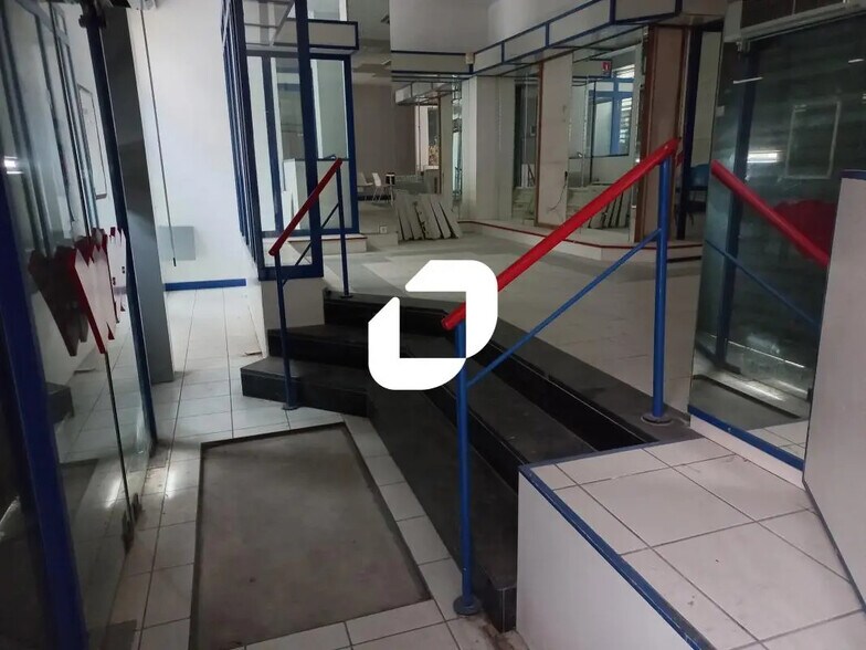 Retail in Lille for lease - Interior Photo - Image 1 of 4