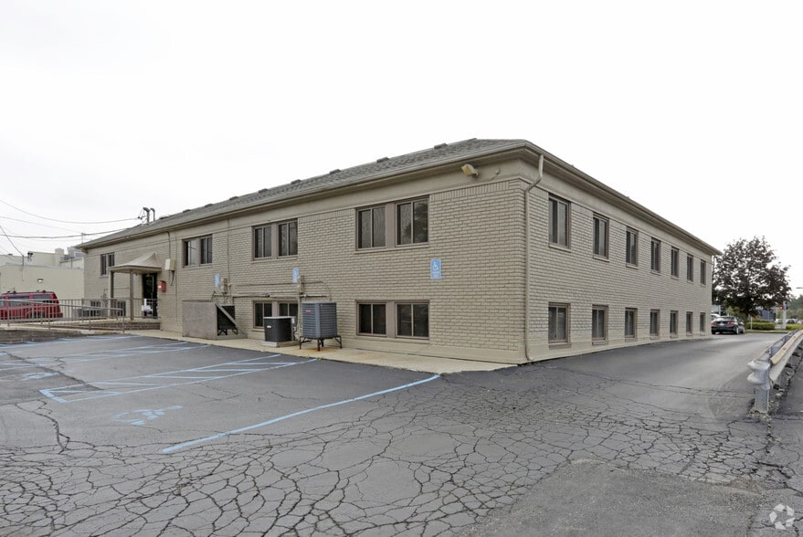 4120 W Maple Rd, Bloomfield Hills, MI à louer - Photo du bâtiment - Image 2 de 2